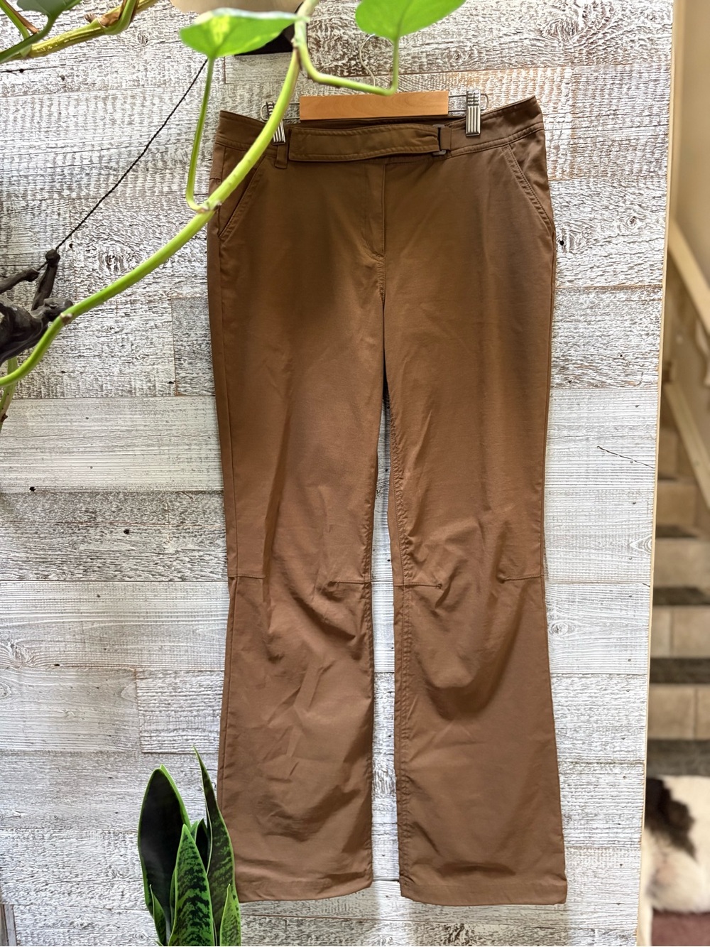 MEC | Technical Performance Outdoor Bootcut Pants - Women's 6, Tan/Brown